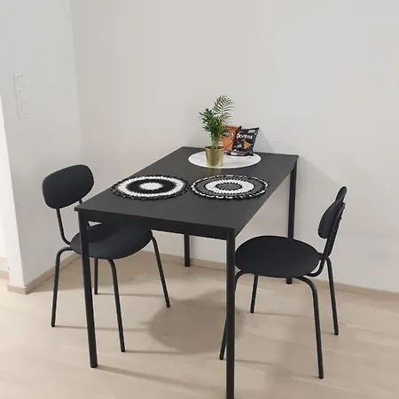 - 10 Min From Airport