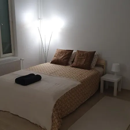 - 10 Min From Airport Апартаменты