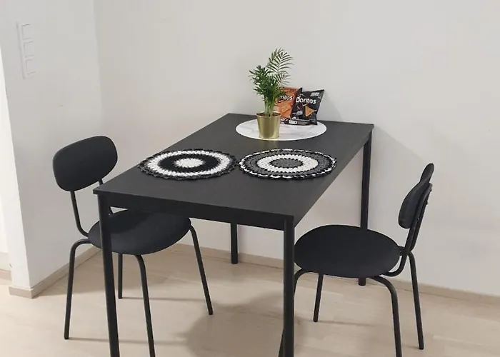 - 10 Min From Airport